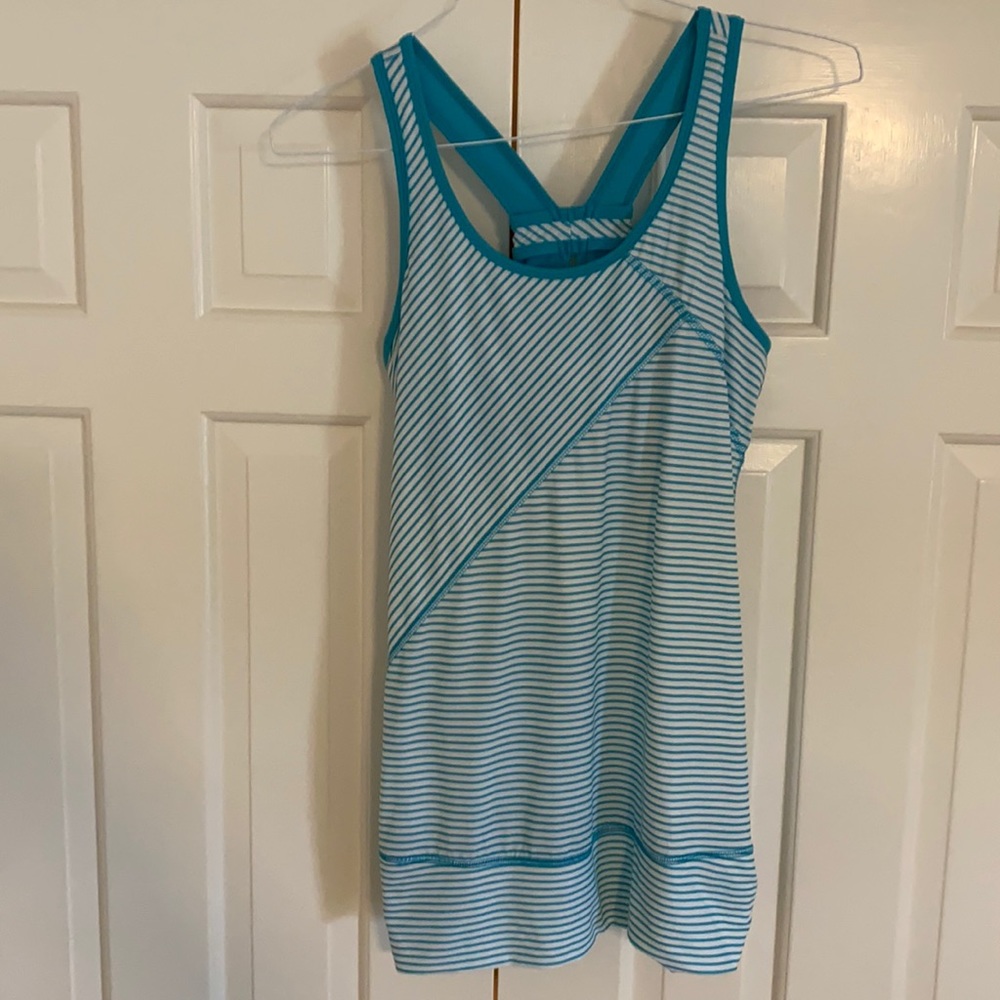 Women’s TEK GEAR yoga tank. Aqua blue/white Size M
